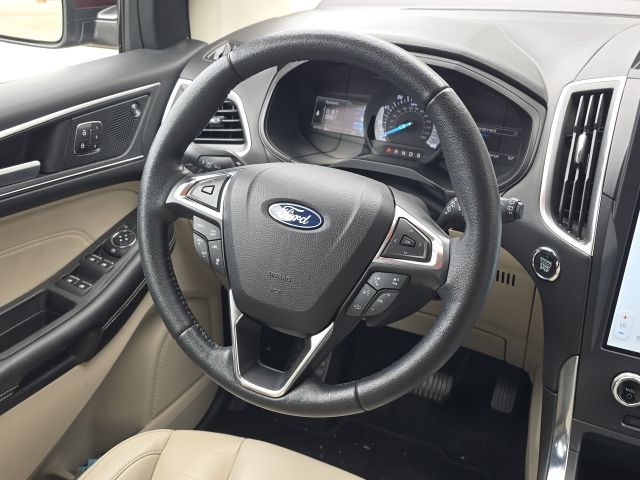 2022 Ford Edge Titanium:168337A