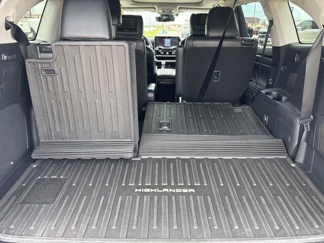Used 2021 Toyota Highlander SUV