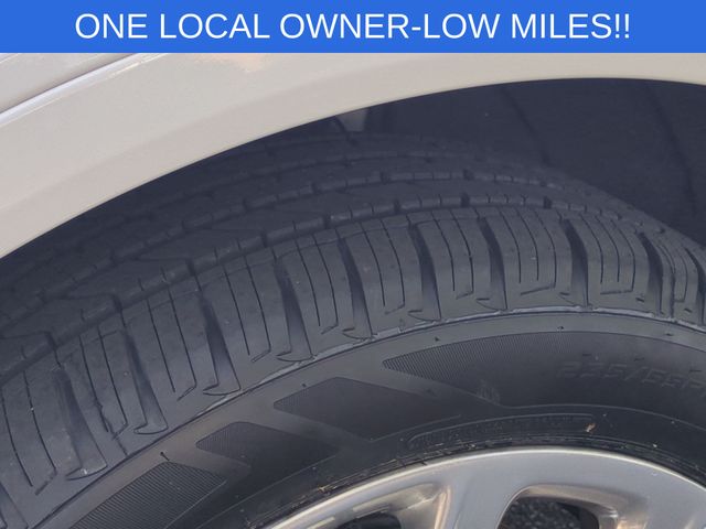 Used 2019 White Cadillac Luxury image 11