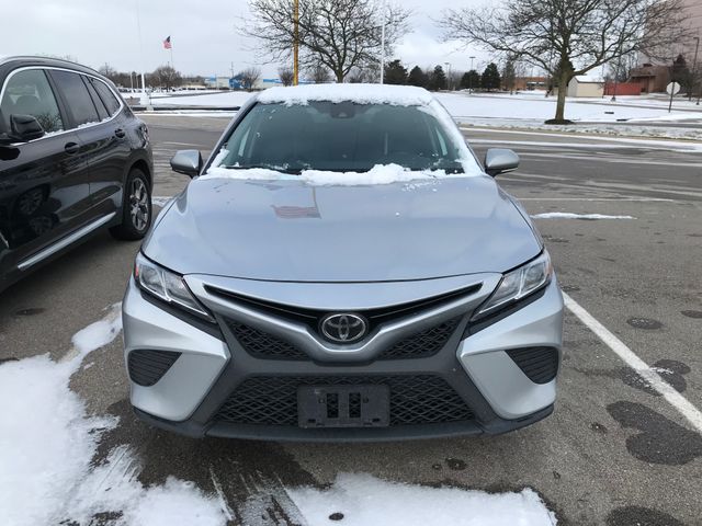 2020 Toyota Camry SE 2