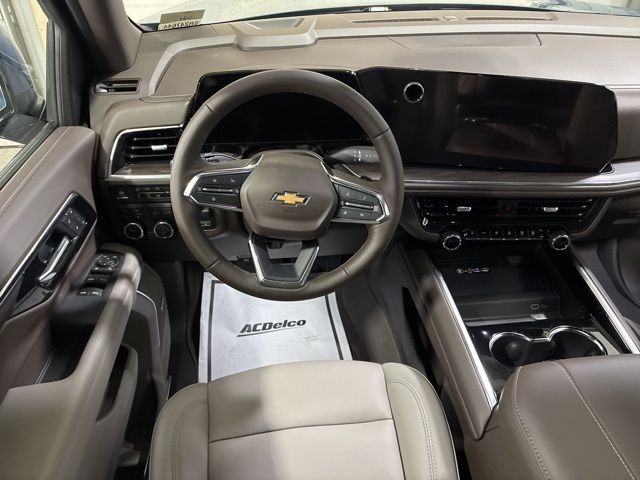 2025 Chevrolet Suburban LT photo
