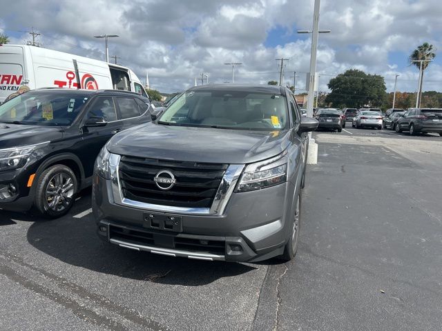 2023 Nissan Pathfinder SL 4