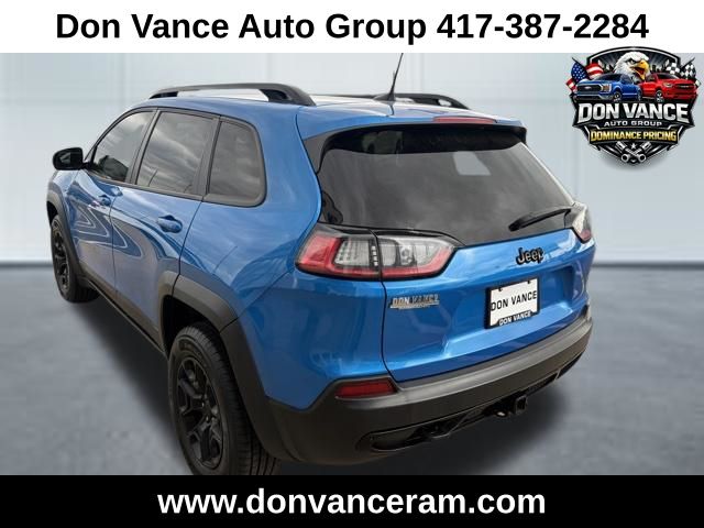 View vehicle photo 4