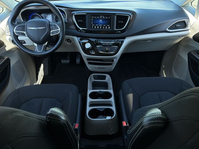 Used 2021 White Chrysler LX image 16