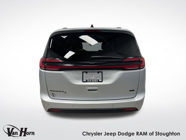 2023 Chrysler Pacifica Touring L photo