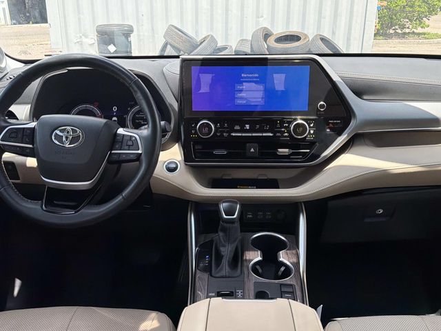 Used 2024 Toyota Highlander SUV
