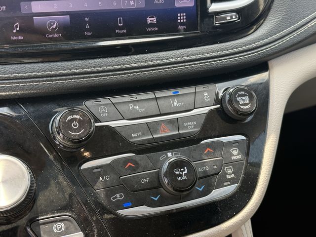 2023 Chrysler Pacifica Limited Gray at Durrett Motor Company