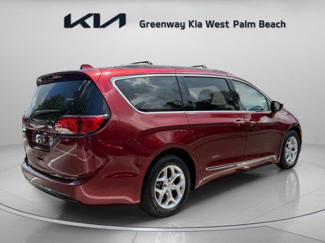 Used 2017 Red Chrysler Touring L image 7
