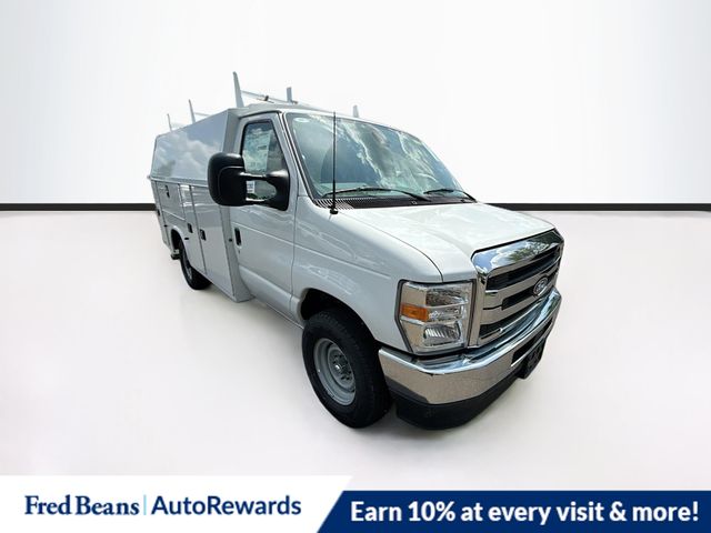 Oxford White 2027 Ford E-Series Chassis Pickup Truck Rear-Wheel Drive 6-Speed Automatic