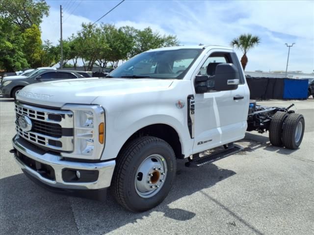2025 Ford F-350SD XL photo