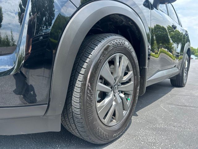 2025 Nissan Pathfinder SV - Photo 14