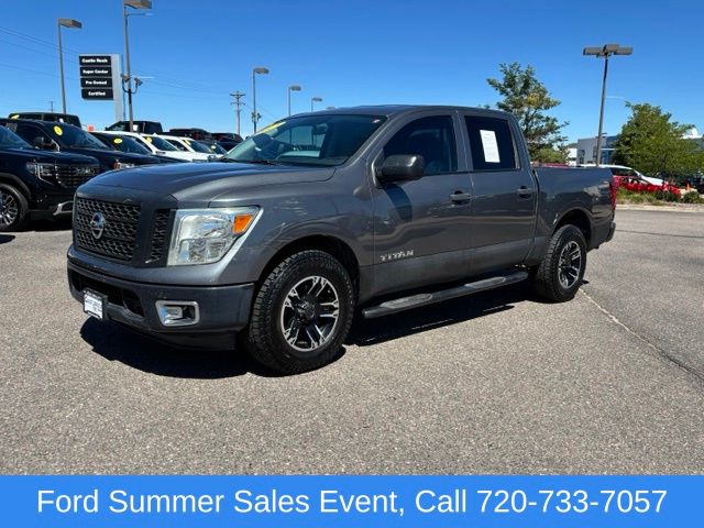 2017 Nissan Titan Gris (Gun Metallic) Camioneta Todo terreno 7 velocidades Automática