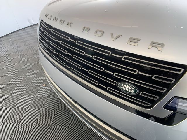 2025 Land Rover Range Rover SE 45