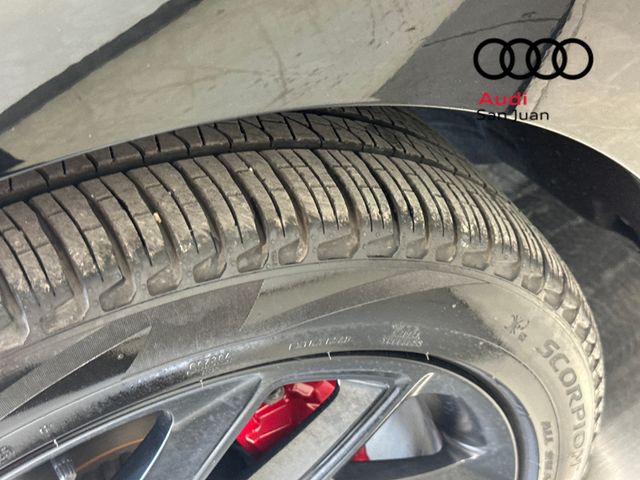 Used 2023 Black Land Rover SE Dynamic image 8