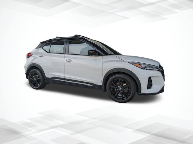 2023 Nissan Kicks SR photo