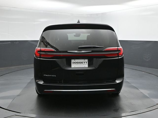 Used 2024 Chrysler Pacifica Van