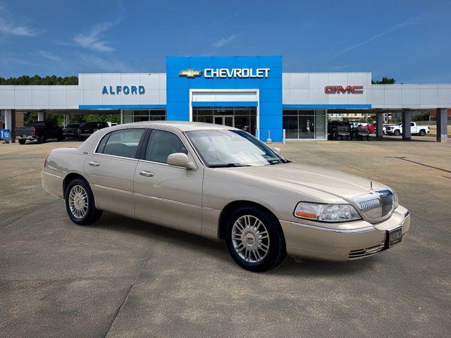 Light French Silk Clearcoat Metallic 2009 Lincoln Town Car Sedan Rear-Wheel Drive 4-Speed Automatic Overdrive