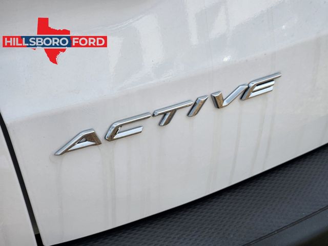 2025 Oxford White Ford Escape Active FWD SUV