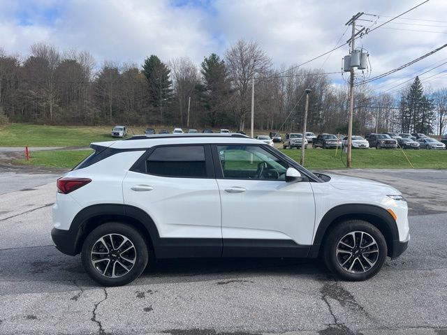 Used 2025 White Chevrolet LT image 4