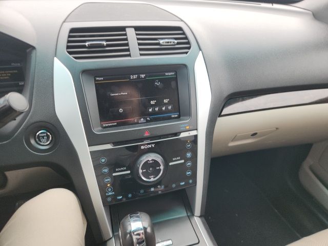 Used 2012 White Platinum Clearcoat Metallic Ford Limited image 15