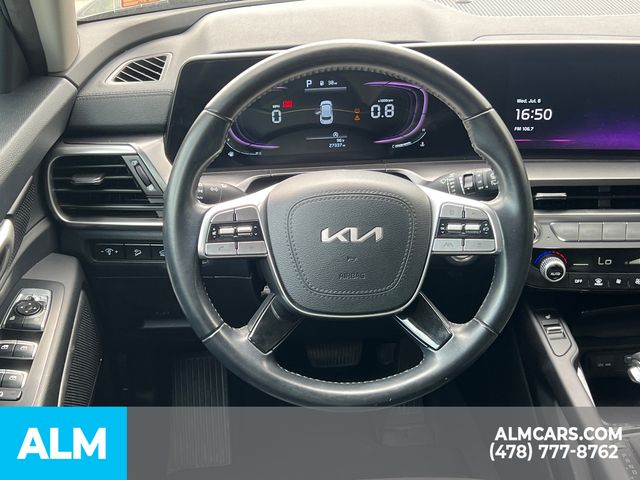 Used 2025 Black Kia S image 22