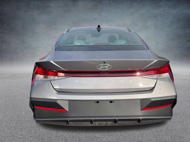 2025 Hyundai Elantra SE 3