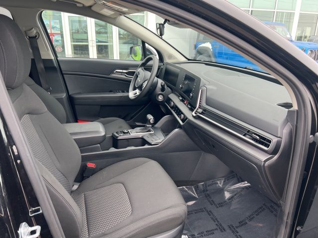 2024 Kia Sportage LX - Fusion Black exterior view 6