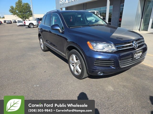 Moonlight Blue Pearl 2014 Volkswagen Touareg SUV / Crossover  8-Speed Automatic