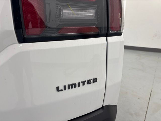 2026 Bright White Clearcoat Jeep Cherokee Limited 4X4 SUV