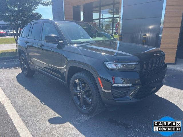 Diamond Black Crystal Pearlcoat 2023 Jeep Grand Cherokee Limited 4WD SUV / Crossover Four-Wheel Drive 8-Speed Automatic