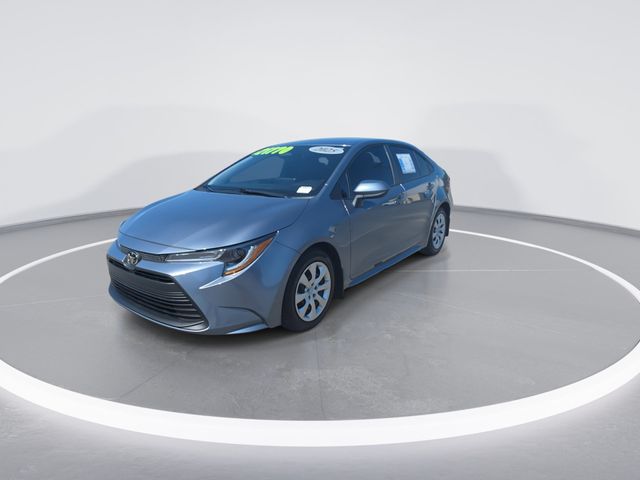 Used 2025  Toyota LE image 4