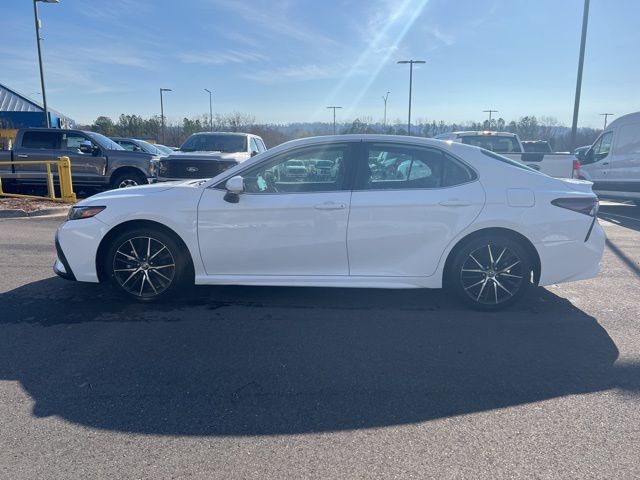 2022 Toyota Camry SE 4