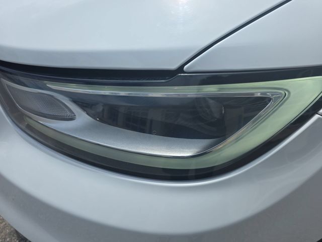 Used 2022 Bright White Clearcoat Chrysler Touring L image 32