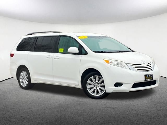 2015 Toyota Sienna LE 2