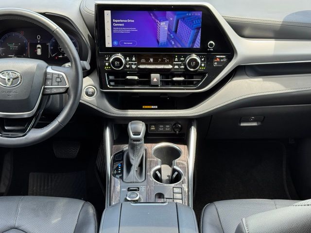 Used 2025 Toyota Highlander SUV
