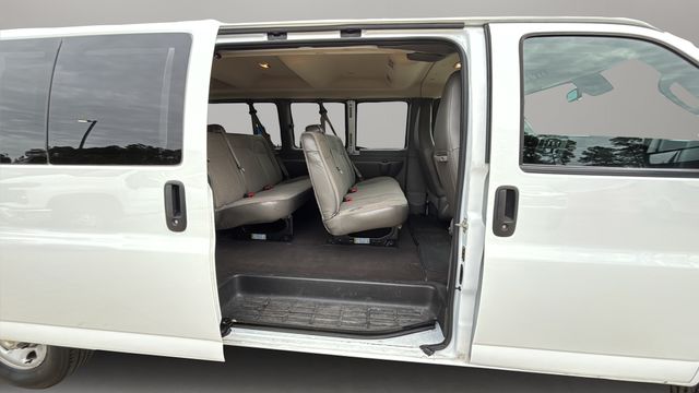 Used 2024 White Chevrolet LT image 33