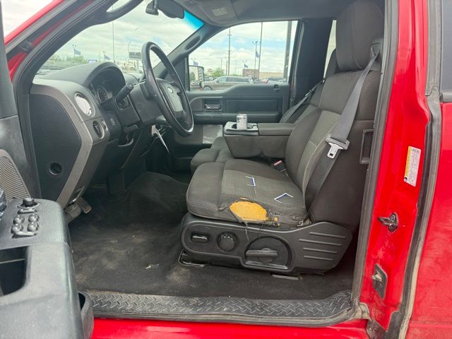 2005 Red Ford F-150 XL 4X4 Truck