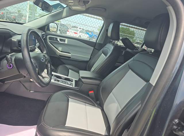 2023 Blue Metallic Ford Explorer XLT 4X4 SUV