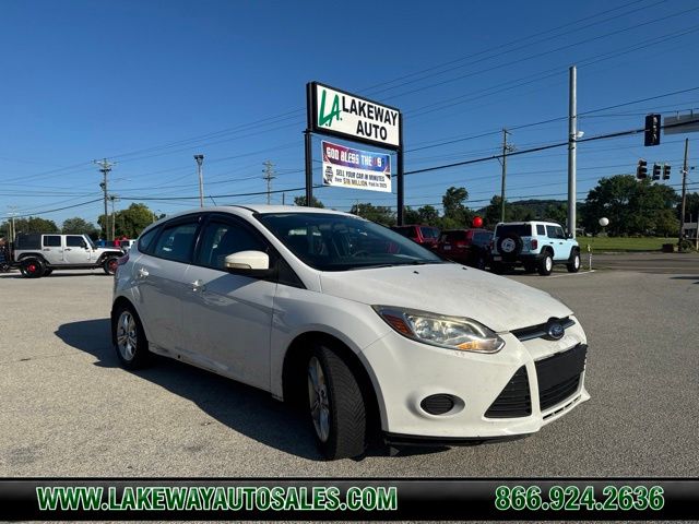 Oxford White 2013 Ford Focus Hatchback Front-Wheel Drive 6-Speed Automatic