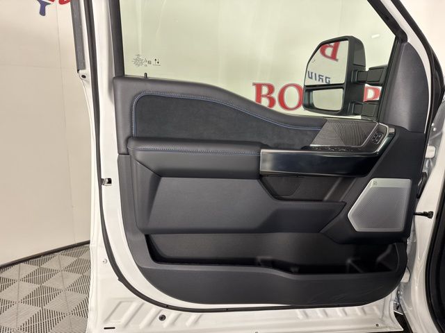 2025 Star White Metallic Tri-Coat Ford Super Duty F-350 SRW Platinum 4X4 Truck