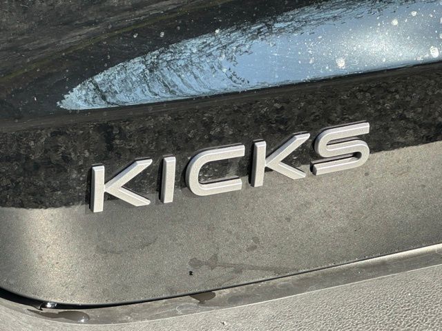 2025 Nissan Kicks S 22