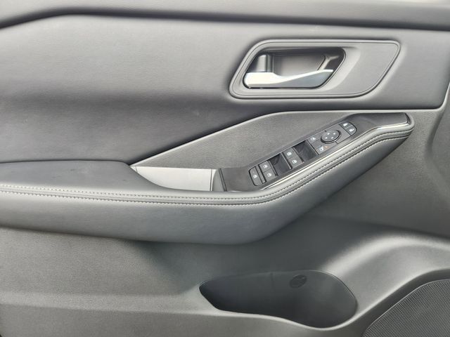 2026 Nissan Rogue SV photo 14