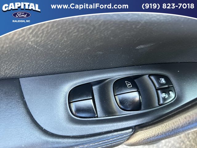 Used 2019 Silver Nissan S image 21