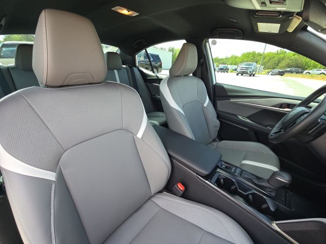 2025 Toyota Camry SE:B02318