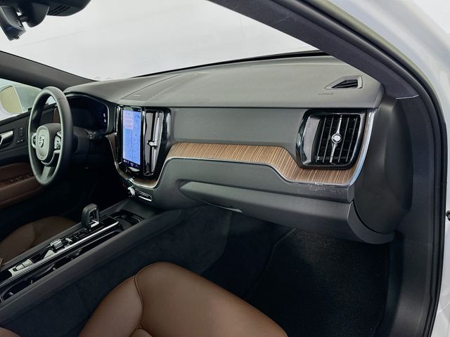 Thumbnail: 2023 Volvo XC60 - 30