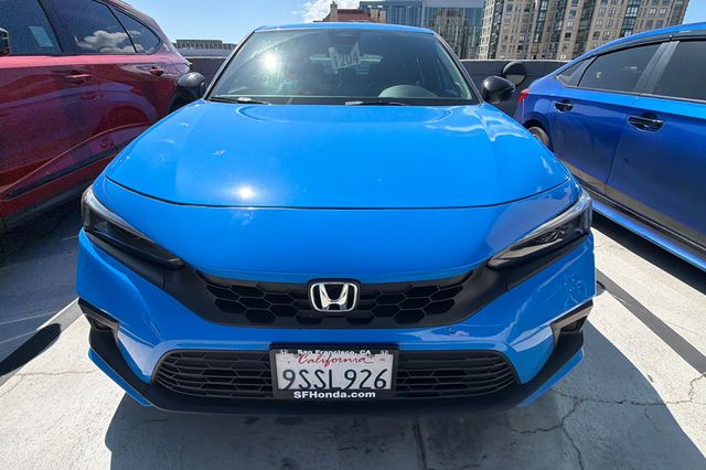 View vehicle photo 3