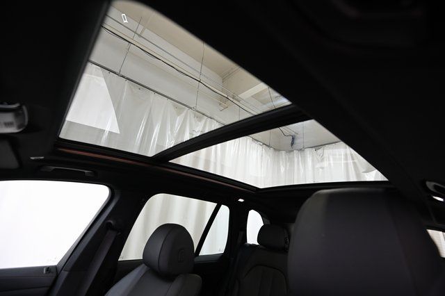 Used 2022 Black BMW xDrive40i image 25