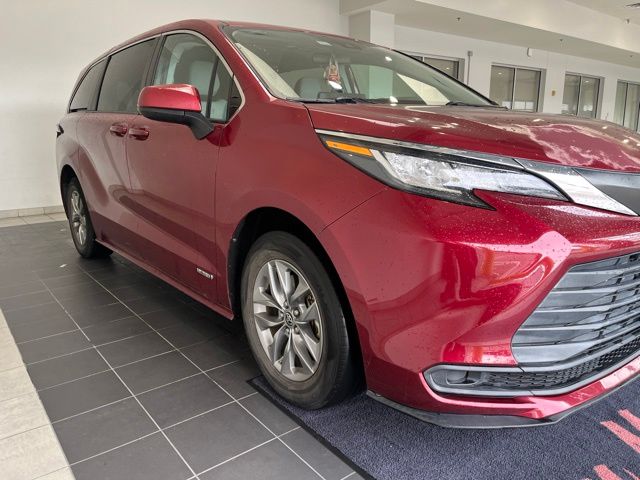 2021 Toyota Sienna LE Red at Community Toyota