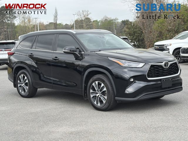 2023 Toyota Highlander LE FWD