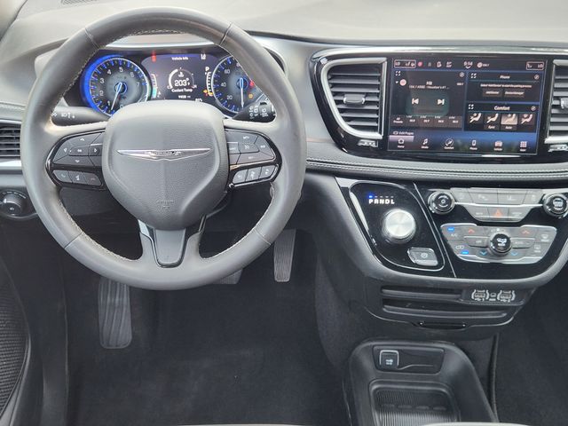 Used 2023 Chrysler Pacifica Van